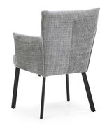 Rückansicht eines grauen Armlehnstuhls mit schwarzem Metallgestell.