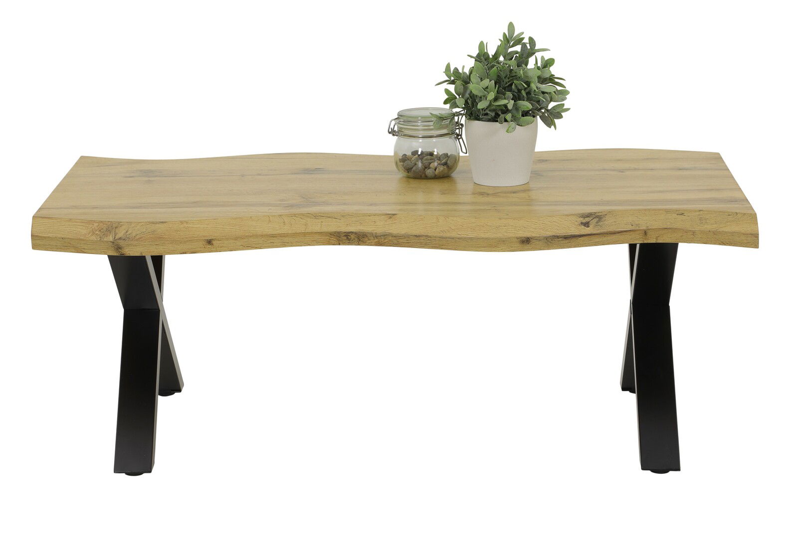 Moderner Couchtisch mit wellenförmiger Holzplatte und schwarzen Metallbeinen, frontal fotografiert. Dekoriert mit einer Pflanze und einem Glasgefäß.