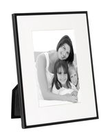 Schwarzer Aluminiumrahmen mit einem Familienfoto, seitliche Perspektive