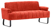 Rote 2er-Sitzbank mit gestepptem Stoffbezug und schwarzen Metallbeinen, seitliche Perspektive
