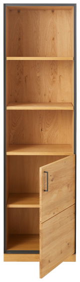 Schmaler Regalschrank aus Holz mit geöffneter Tür, Ansicht von vorne