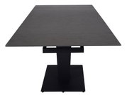 Moderne eettafel met rechthoekig tafelblad en centrale poot, gezien vanaf de voorkant.