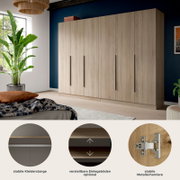 Großer Kleiderschrank in heller Holzoptik mit sechs Türen und schwarzen Griffleisten im Schlafzimmer, frontale Ansicht mit leichter Perspektive von links; unten Detail-Icons zu Kleiderstange, optional verstellbaren Einlegeböden und stabilen Metallscharnie