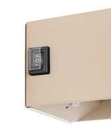 Nahaufnahme eines Schalters an einer Akku-Wandleuchte in beige, seitliche Perspektive