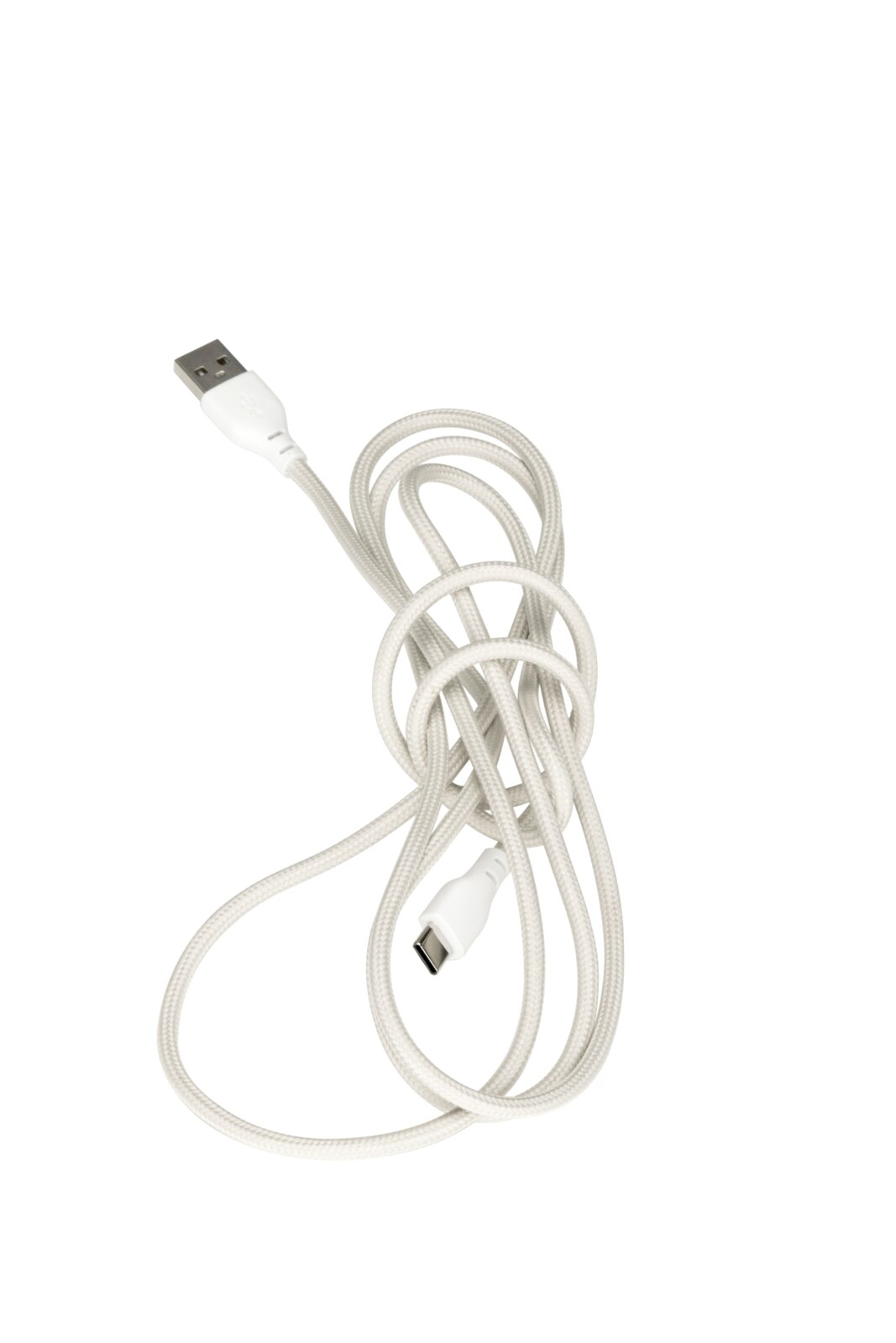 Weißes USB-Kabel mit USB-A- und USB-C-Anschlüssen, aus der Vogelperspektive fotografiert.