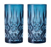Zwei blaue Longdrinkgläser im Noblesse-Design, frontal fotografiert, mit elegantem Schliffmuster.