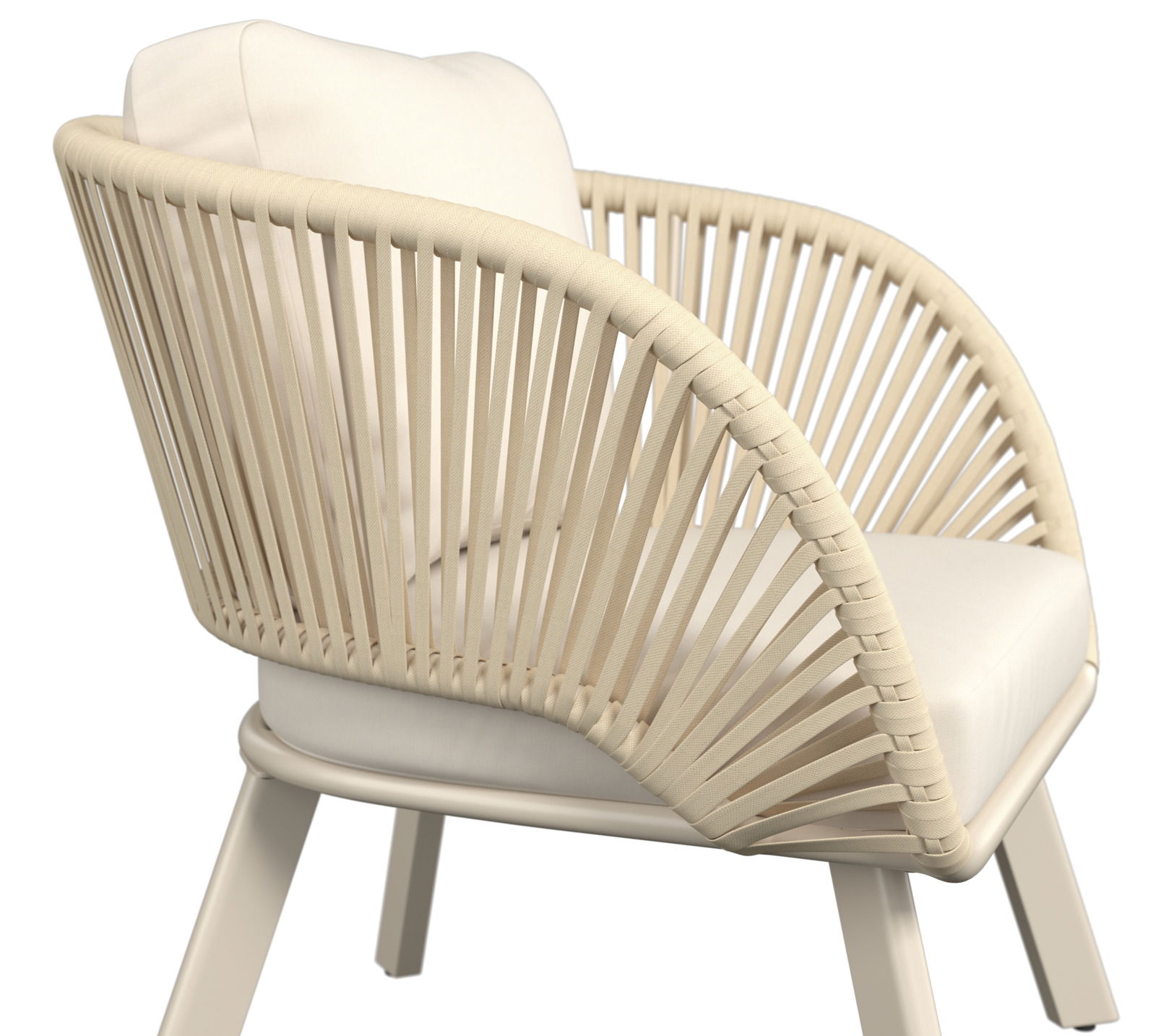 Moderner Loungesessel mit hellem Geflecht und Kissen, seitliche Perspektive