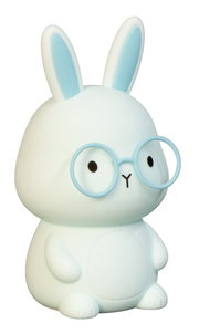 Niedliches Akku-Nachtlicht in Form eines Hasen mit blauen Ohren und Brille, seitliche Perspektive