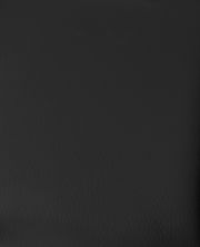 Nahaufnahme einer schwarzen Lederoberfläche, möglicherweise Teil eines Barstuhls.