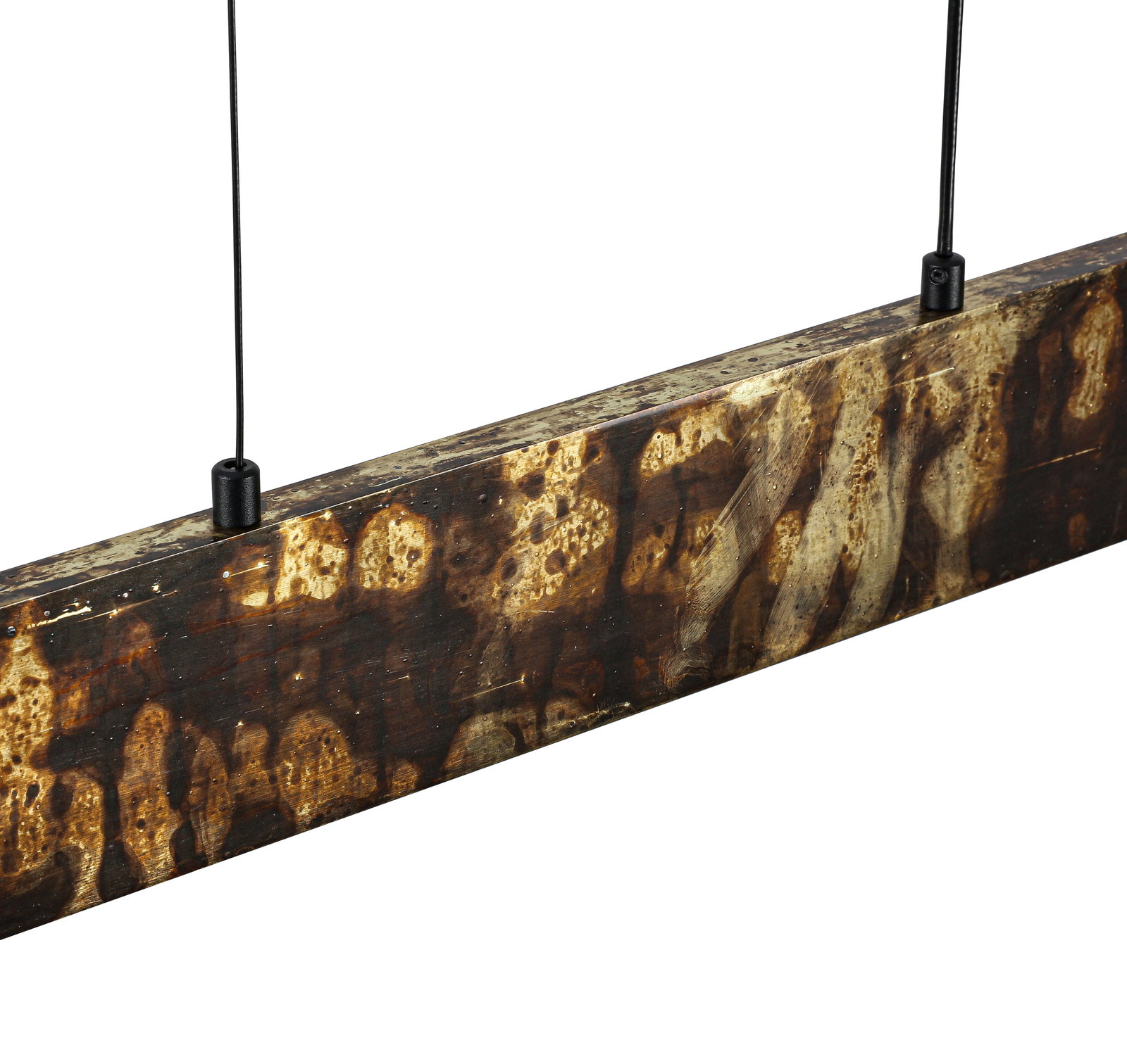 Nahaufnahme einer LED-Hängeleuchte mit rustikalem, gemustertem Design in braunen und goldenen Tönen, seitliche Perspektive.