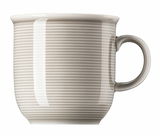 Großer Becher mit Henkel in Moon Grey, seitliche Ansicht