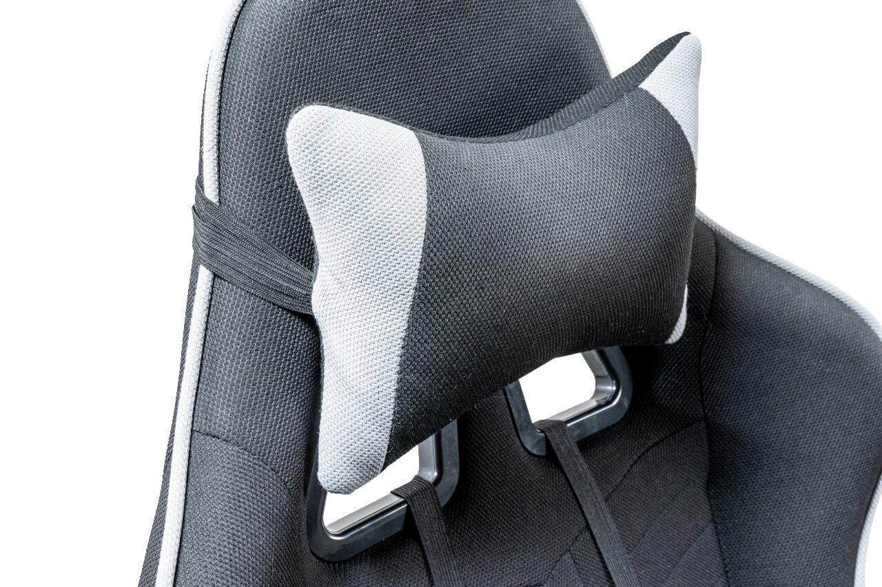 XORA Gaming Stuhl BETTZY Nahaufnahme eines Gaming Stuhls mit ergonomischem Kopfkissen, Ansicht von vorne.