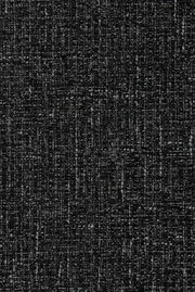 Nahaufnahme eines dunkelgrauen, strukturierten Stoffes, der für einen Armlehnstuhl verwendet wird.