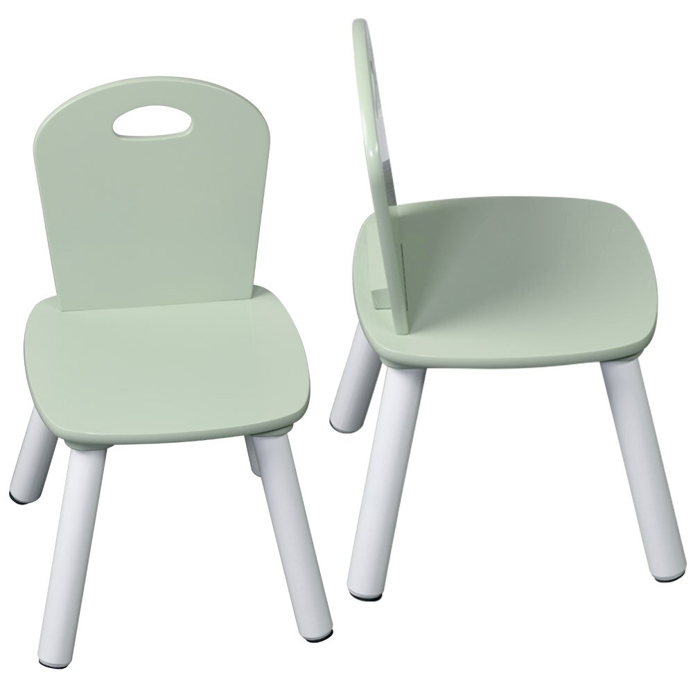 Twee mintgroene kinderstoelen met witte poten, gefotografeerd vanuit een licht verhoogd perspectief.