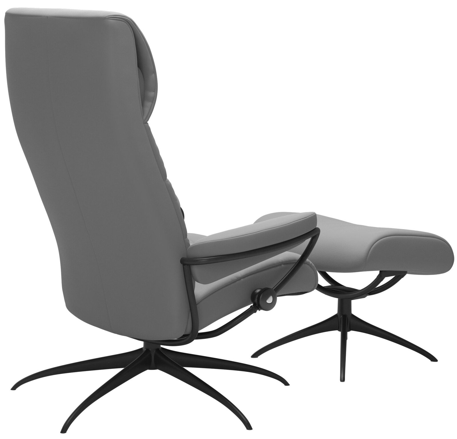 Seitliche Ansicht eines grauen Einzelsessels mit passendem Hocker, beide mit schwarzem Drehfuß.