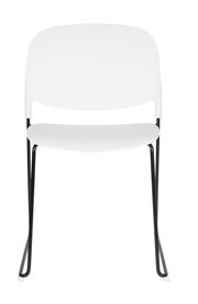 Moderner weißer Stuhl mit schwarzem Metallgestell, Frontalansicht