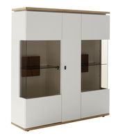 Weißes Highboard mit Holzdetails und Glastüren, seitliche Perspektive