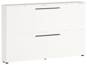 Weißer Schuhschrank mit zwei Klappen und schwarzen Griffen, seitliche Perspektive