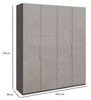 Panoramaschrank mit vier Türen, graue Front, silberne Griffe, Maße: 216 cm hoch, 197,3 cm breit, 58 cm tief, seitliche Perspektive