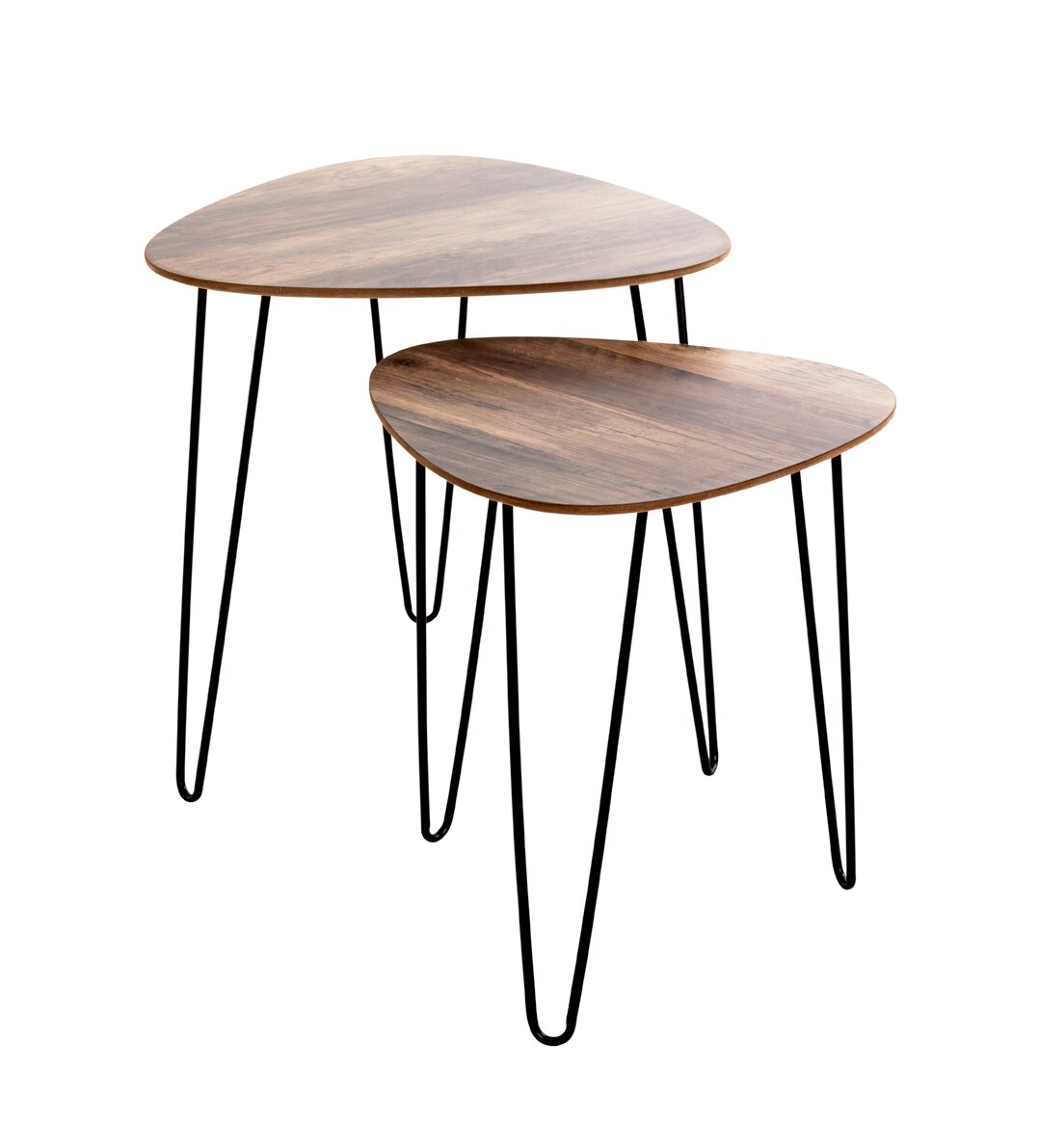 Zwei Satztische mit dreieckiger Holzplatte und schwarzen Hairpin-Metallbeinen, perspektivische Ansicht von schräg vorne auf weißem Hintergrund