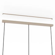 Pendelleuchte ROMAZZINA von unten betrachtet, mit zwei schwarzen Kabeln und einer rechteckigen Deckenhalterung in Beige.