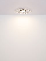 Moderne Deckenleuchte mit geometrischem Design, von unten betrachtet.