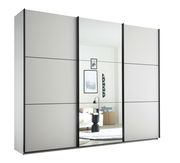 Moderner Schwebetürenschrank mit Spiegel in Frontalansicht, ideal für Schlafzimmer.