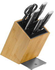 Messerblock aus Bambus mit mehreren Messern und einer Schere, seitliche Perspektive