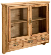 Hängevitrine aus Holz mit Glastüren und drei Schubladen, seitliche Perspektive