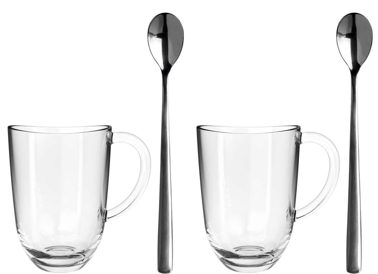 Zwei Latte Macchiato Tassen mit Griff und zwei langen Löffeln, frontal abgebildet.