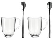 Zwei Latte Macchiato Tassen mit Griff und zwei langen Löffeln, frontal abgebildet.