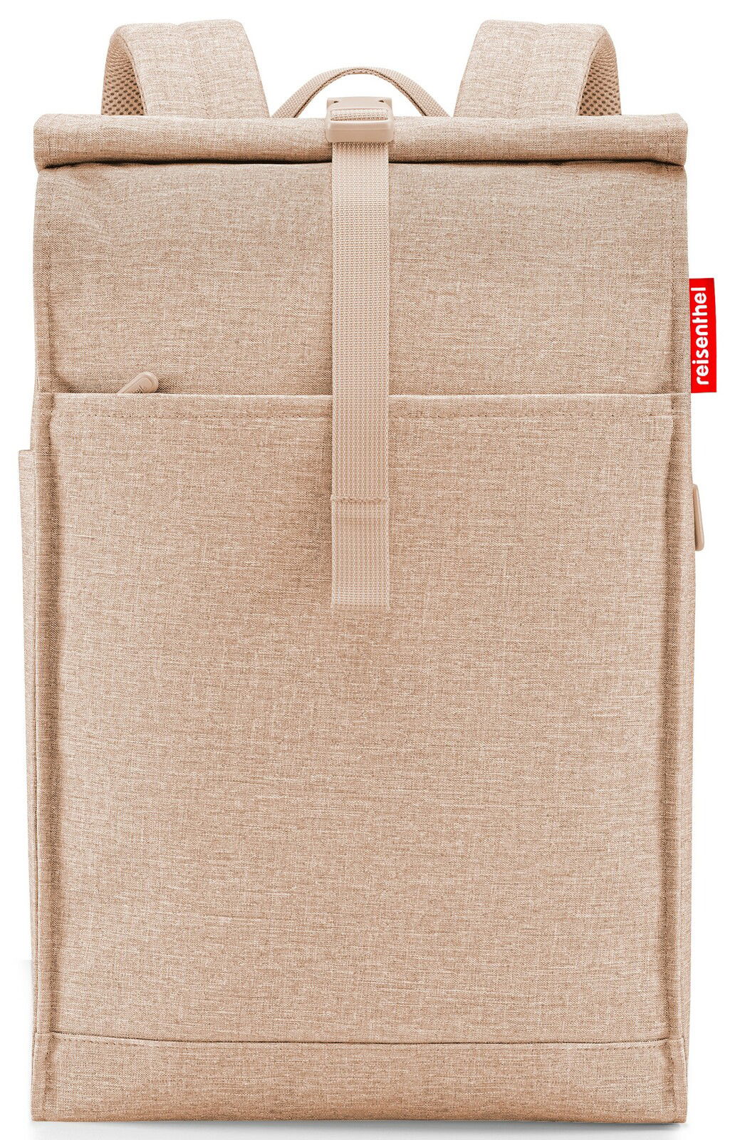 Beiger Rolltop-Rucksack von vorne mit rotem Logo-Tag an der Seite