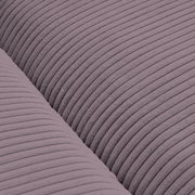 Nahaufnahme eines lila gestreiften Stoffes eines Big-Sofas, Detailansicht der Textur