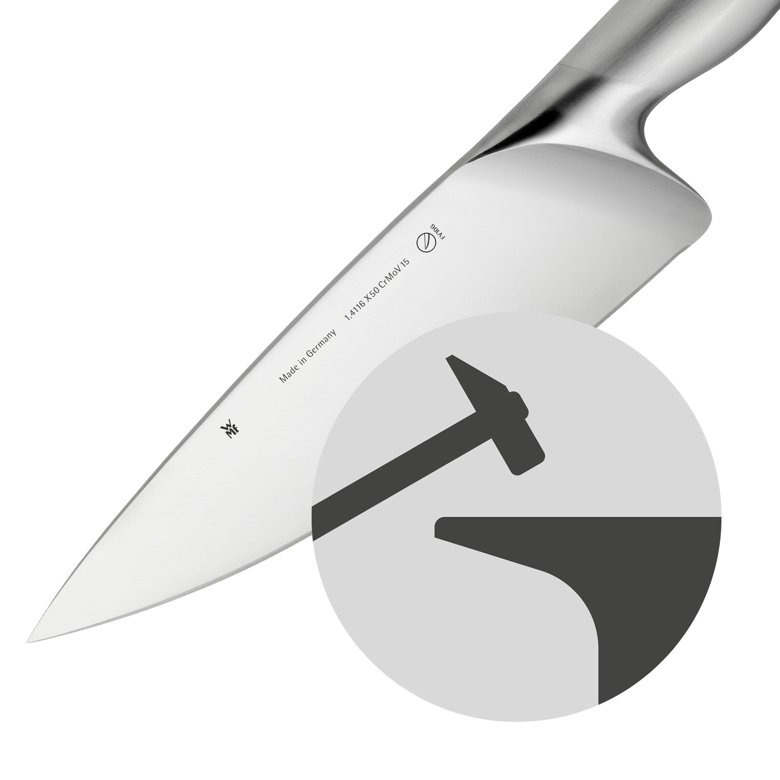 Nahaufnahme eines hochwertigen Küchenmessers mit Edelstahlklinge und ergonomischem Griff, seitliche Perspektive.