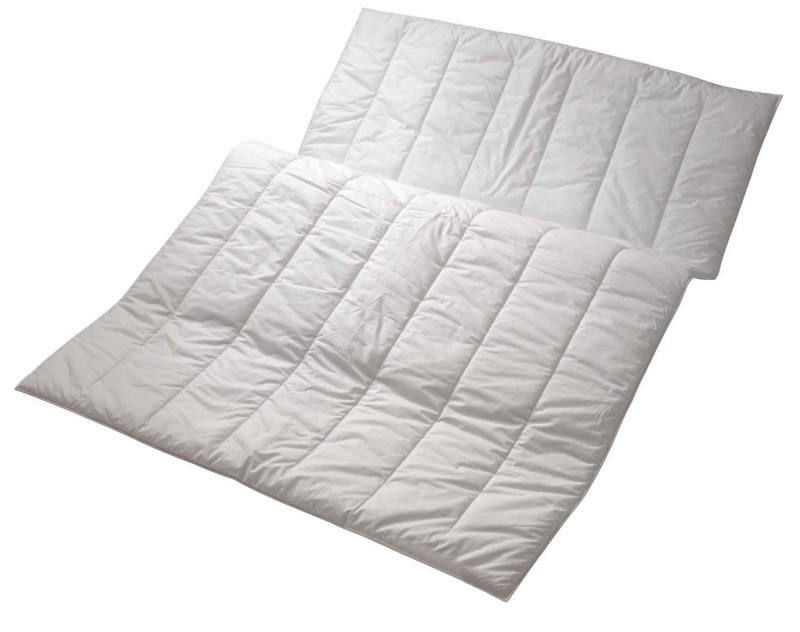 Sommerbettdecke 155x220cm in weißer Farbe, aus der Vogelperspektive fotografiert