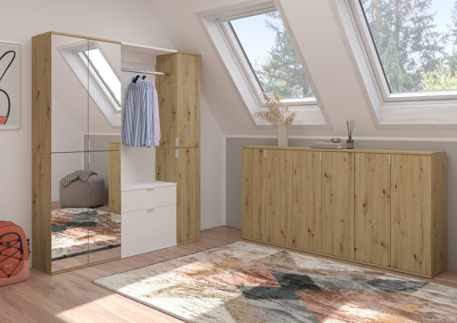 MID.YOU Garderobenkombination PROJEKT X Garderobenkombination in einem modernen Raum mit Dachfenstern, bestehend aus einem Holzschrank mit Spiegeltüren und einer Kommode, seitliche Perspektive.