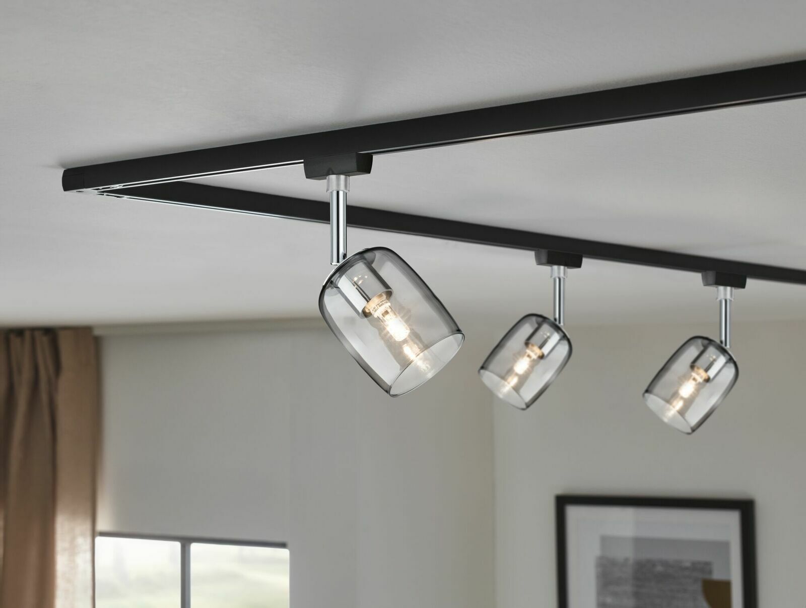 Schienenspot Blossom mit drei verstellbaren Leuchten, seitliche Perspektive