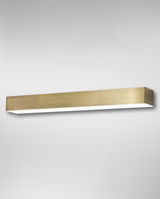 Moderne Wandleuchte Mistral in rechteckiger Form, seitliche Perspektive, mit gebürstetem Messing-Finish.