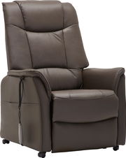 Bequemer brauner Fernsehsessel mit hoher Rückenlehne und integrierter Fernbedienung, seitliche Perspektive