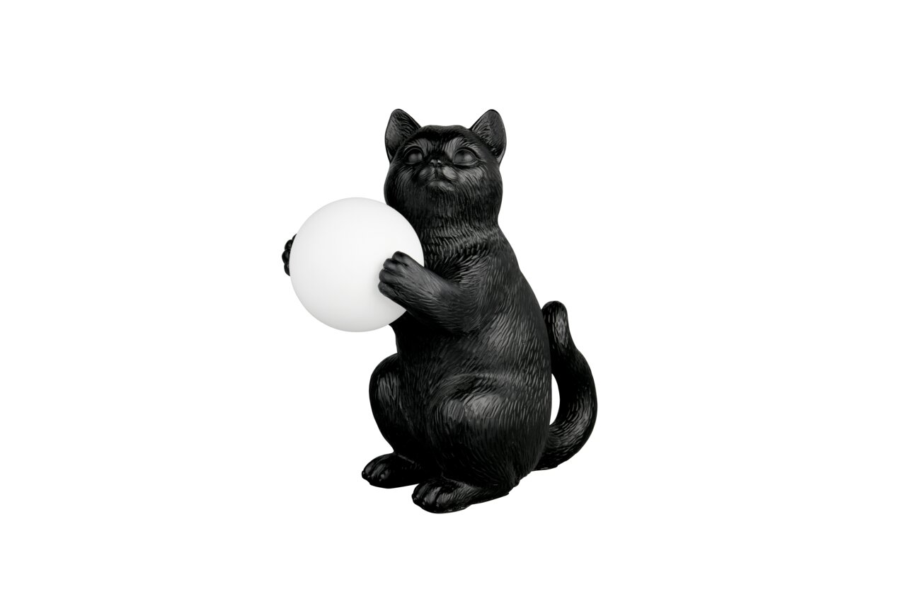 Schwarze Katzen-Tischleuchte, die eine weiße Kugel hält, seitliche Perspektive