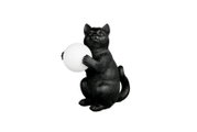 Schwarze Katzen-Tischleuchte, die eine weiße Kugel hält, seitliche Perspektive
