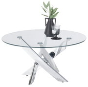 Moderner Couchtisch mit runder Glasplatte und verchromtem Kreuzfuß, seitliche Perspektive, dekoriert mit schwarzer Vase und Glas.