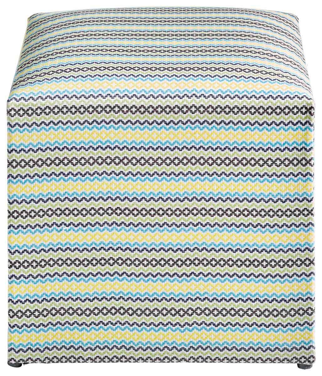 Sitzhocker mit buntem, gestreiftem Muster in Vorderansicht