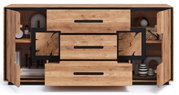 Frontansicht eines modernen Sideboards aus Holz mit schwarzen Akzenten, geöffneten Türen und drei Schubladen, dekoriert mit Büchern und Wohnaccessoires.