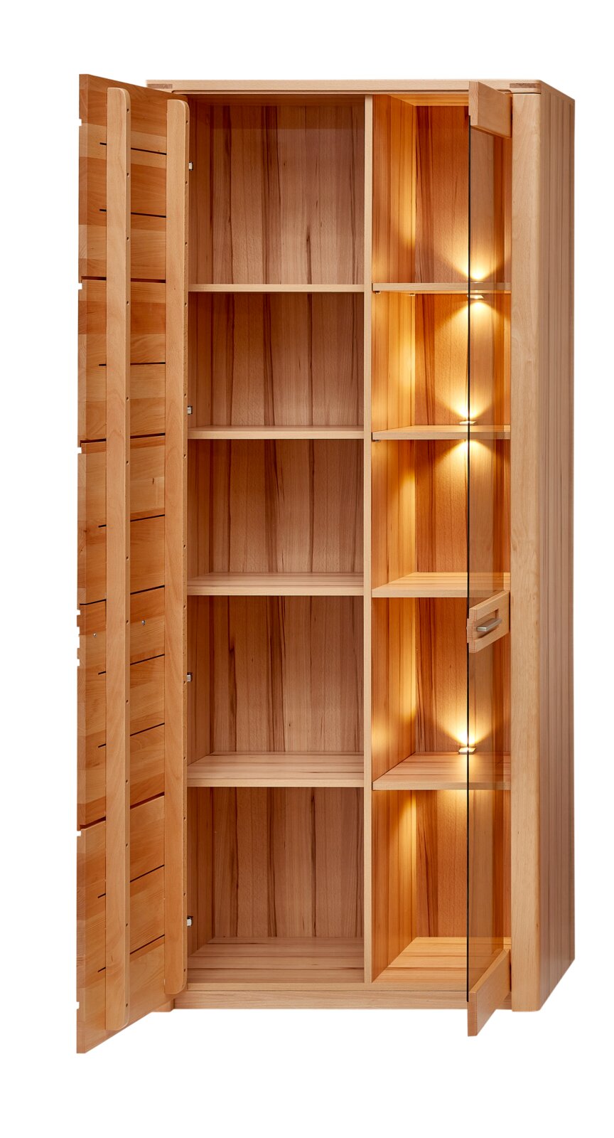 Houten vitrinekast met open deuren, linkerkant met legplanken, rechterkant met verlichte glazen planken, vooraanzicht