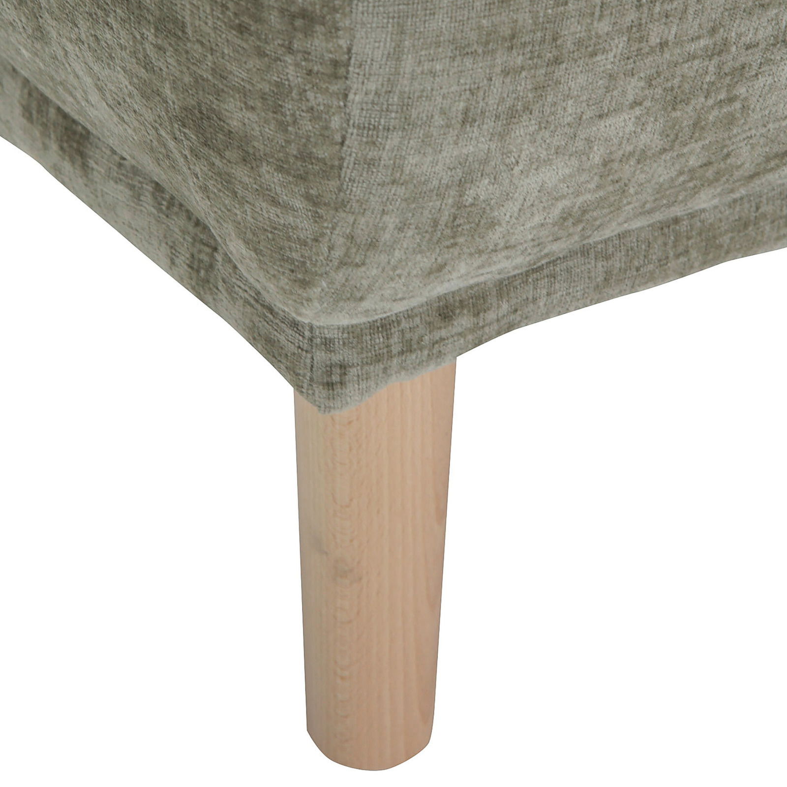 Z2 Hocker POWER Nahaufnahme eines Hockers mit hellbraunem Holzbein und olivgrünem Stoffbezug, Perspektive von der Seite.