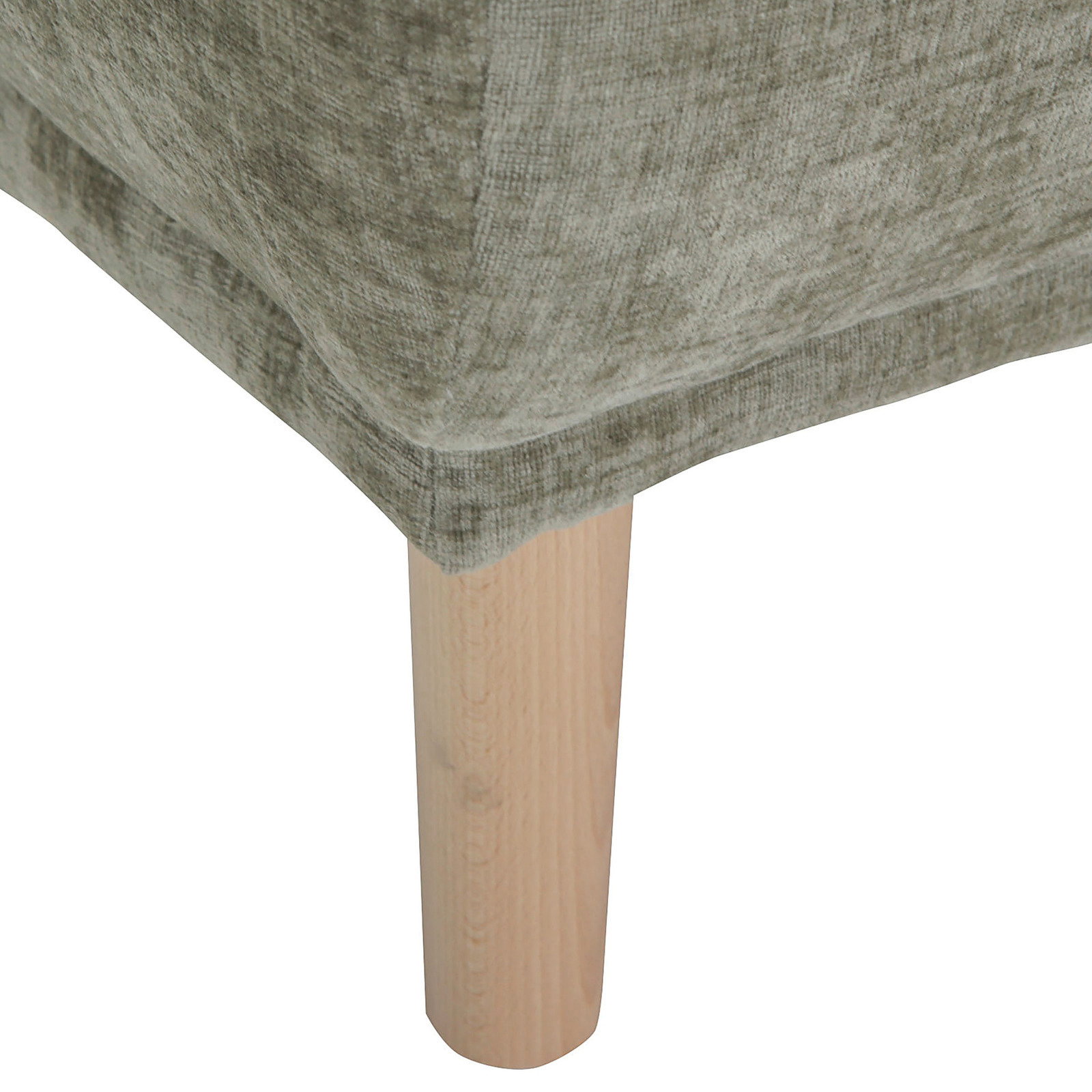 Z2 Hocker POWER Nahaufnahme eines Hockers mit hellbraunem Holzbein und olivgrünem Stoffbezug, Perspektive von der Seite.