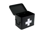 Schwarze Aufbewahrungsbox mit weißem Kreuz, geöffneter Deckel, seitliche Perspektive