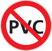 Symbol für PVC-freies Material, roter Kreis mit diagonalem Strich über den Buchstaben PVC, Frontalansicht
