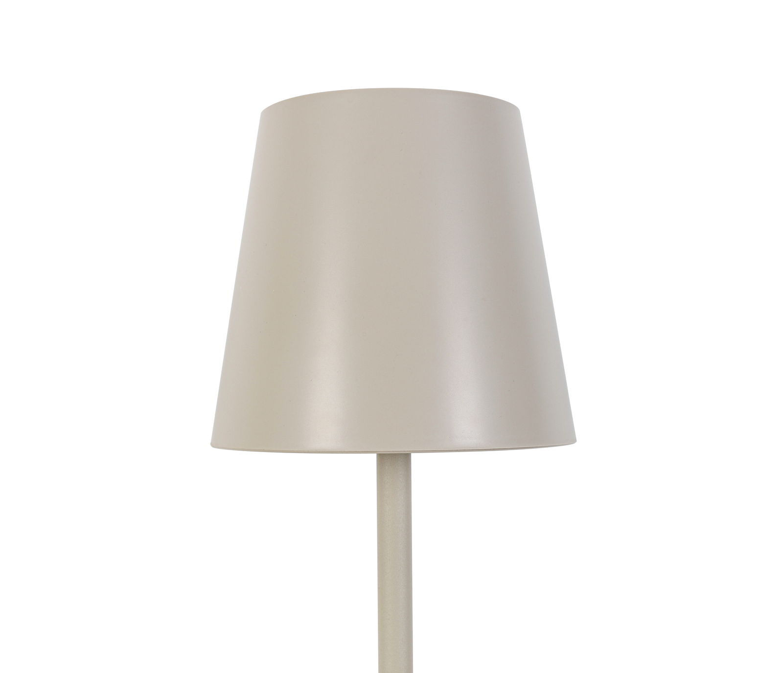 Nahaufnahme einer Akku-Stehleuchte mit schlichtem, modernem Design und hellem Lampenschirm.